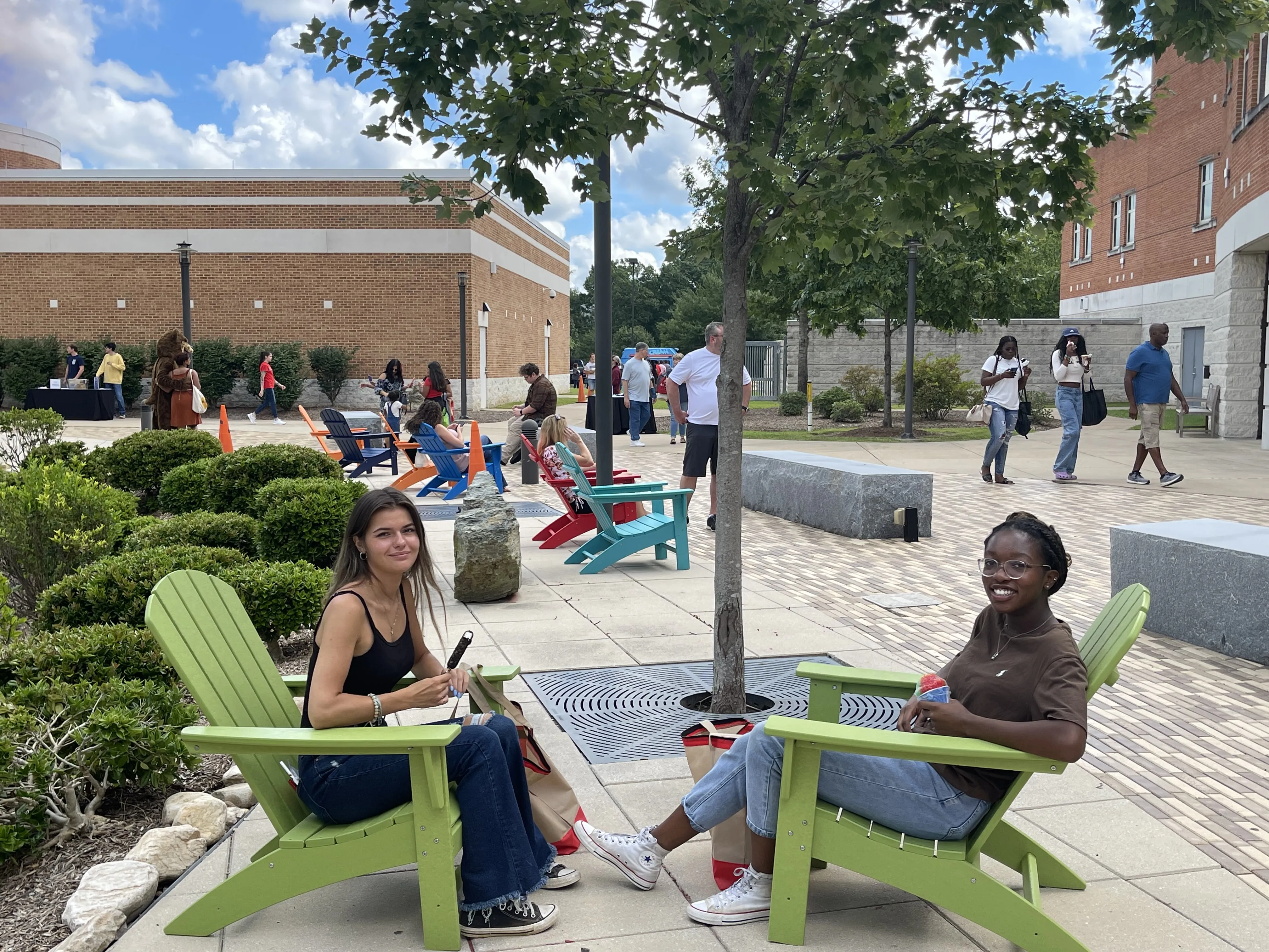 Welcome Day for New Students - Two students enjoying ice cream