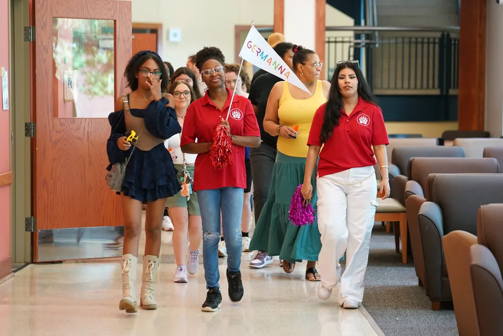 Havilah giving a tour at the Fall 2024 Welcome Day