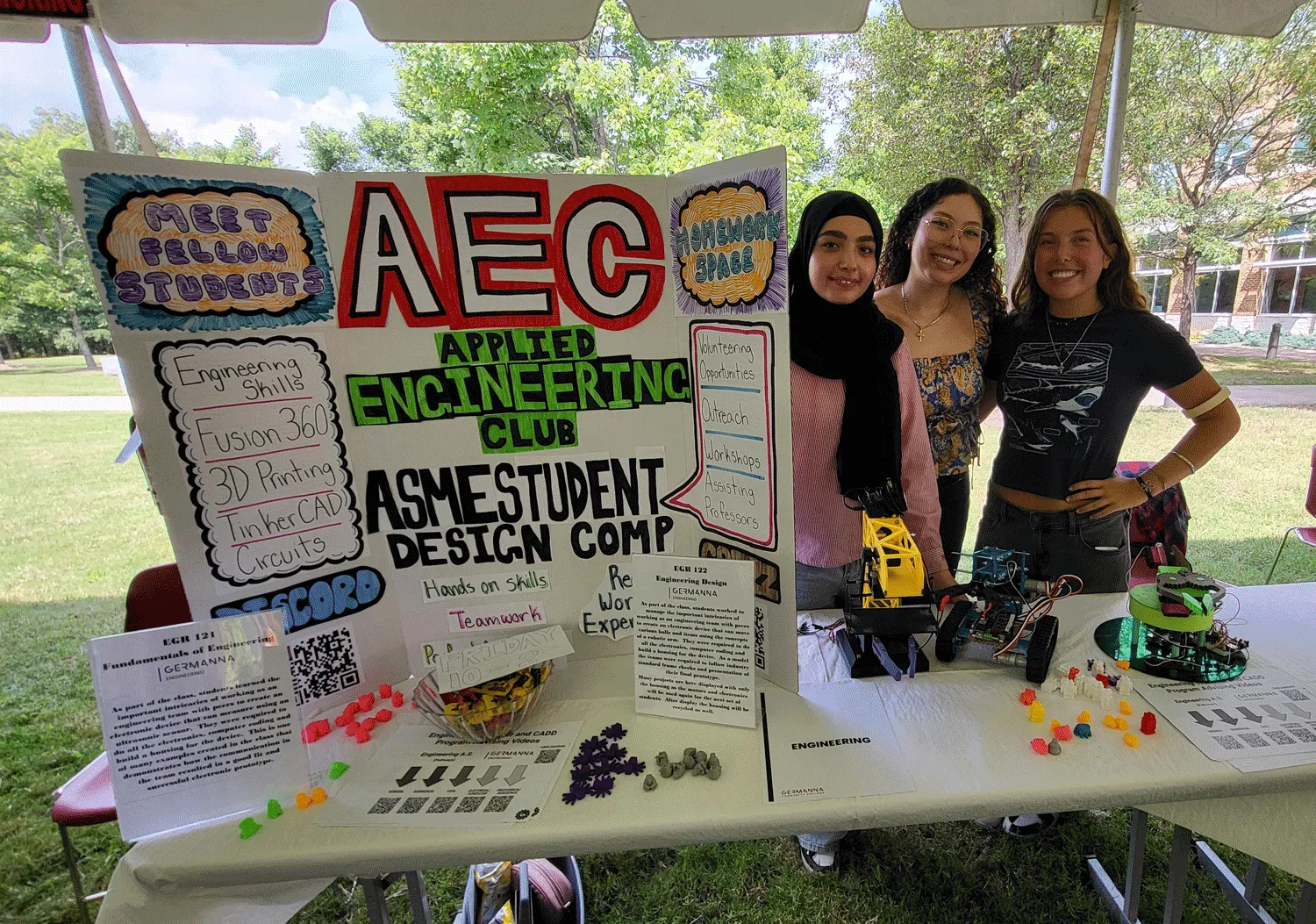 Aurora (center) shown with fellow Applied Engineering Club members at Germanna’s Welcome Day event