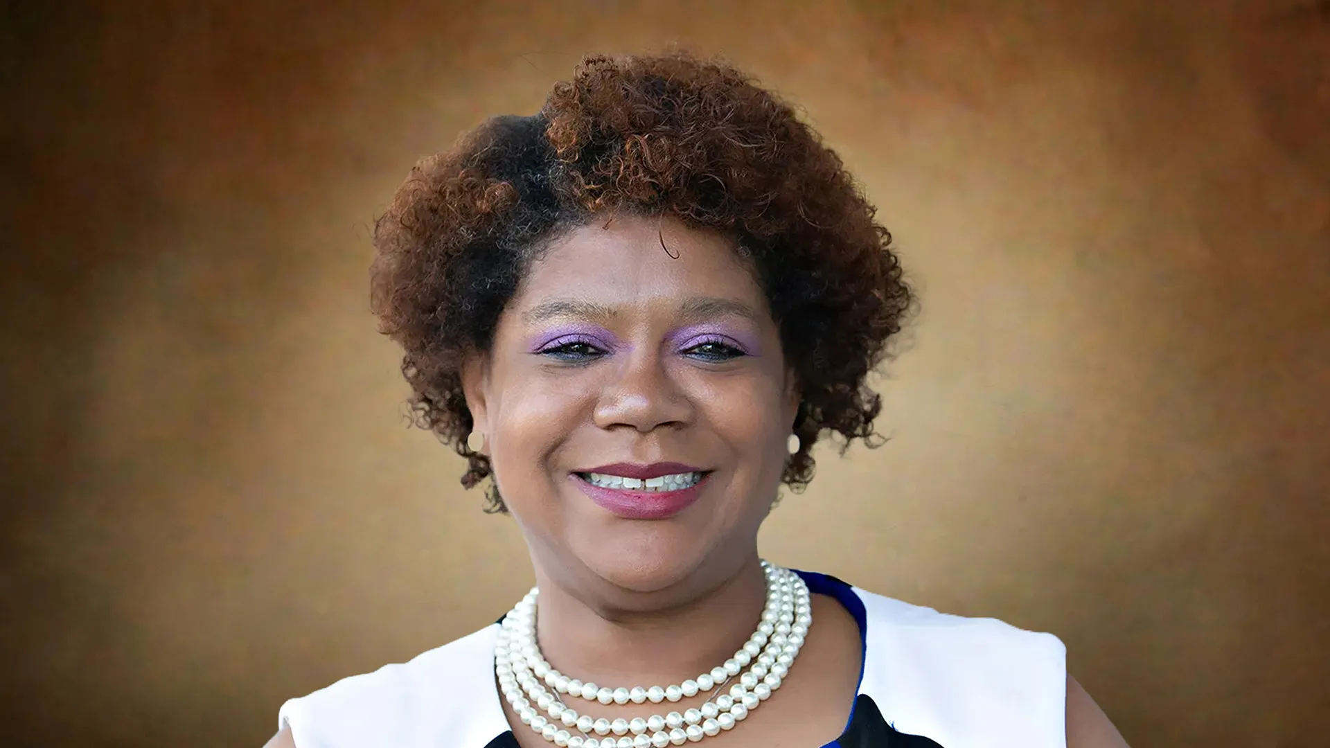 Dr. Shashuna Gray